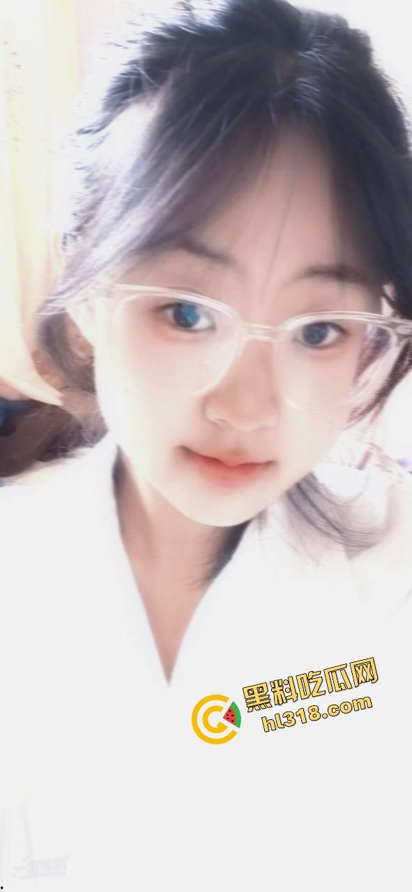 赤裸女奴街头裸坐,公然挑战道德底线,为主人任务无视众人,这是人性的扭曲还是道德的彻底沦丧?-1