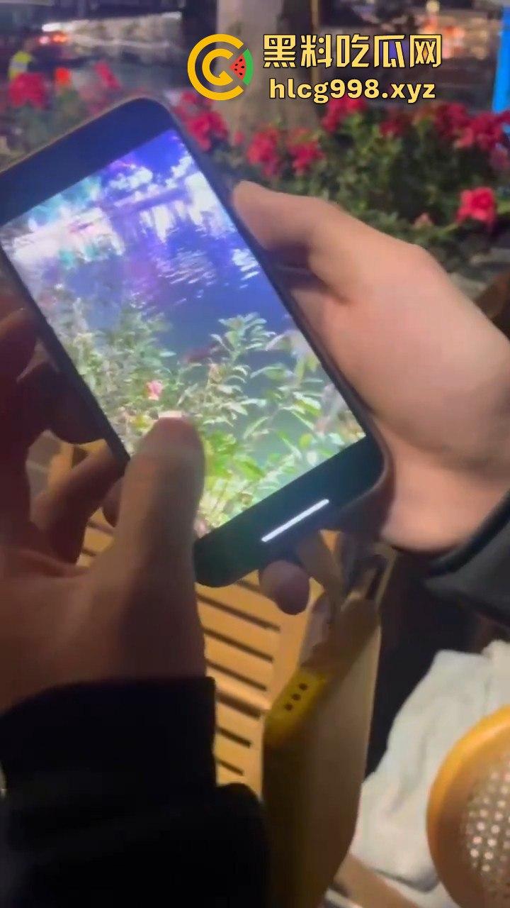 瓜友爆料!成都兰桂坊门口河里惊现浮尸,场面诡异引发热议!-4