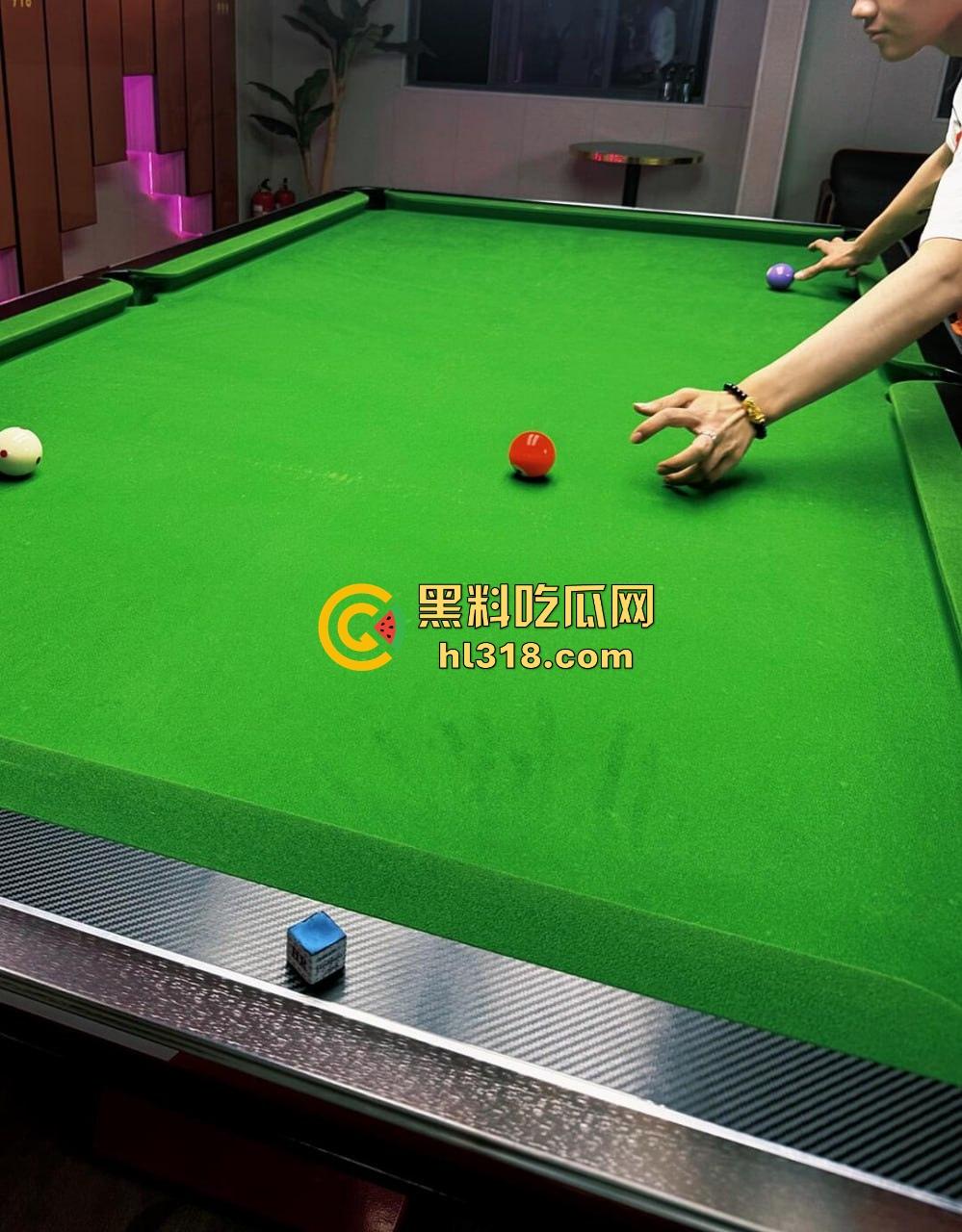 打台球陪练是个借口，陪睡才是真实目的，玩得不是台上那几颗球，而是美女教练的那两颗~还有如何进洞！-1