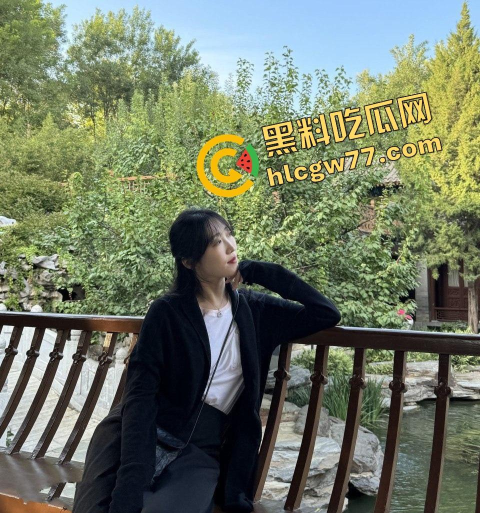 浙江小富婆【赵雪殷】极品女大学生被穷屌爆操视频泄露,骚成这样还敢给人炫!-1