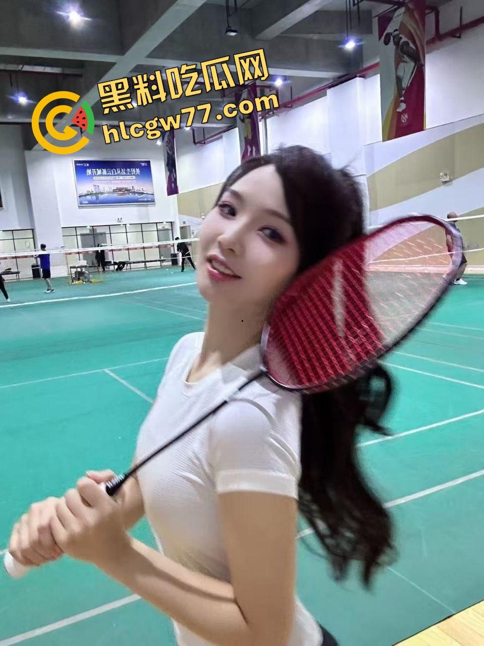 浙江小富婆【赵雪殷】极品女大学生被穷屌爆操视频泄露,骚成这样还敢给人炫!-5