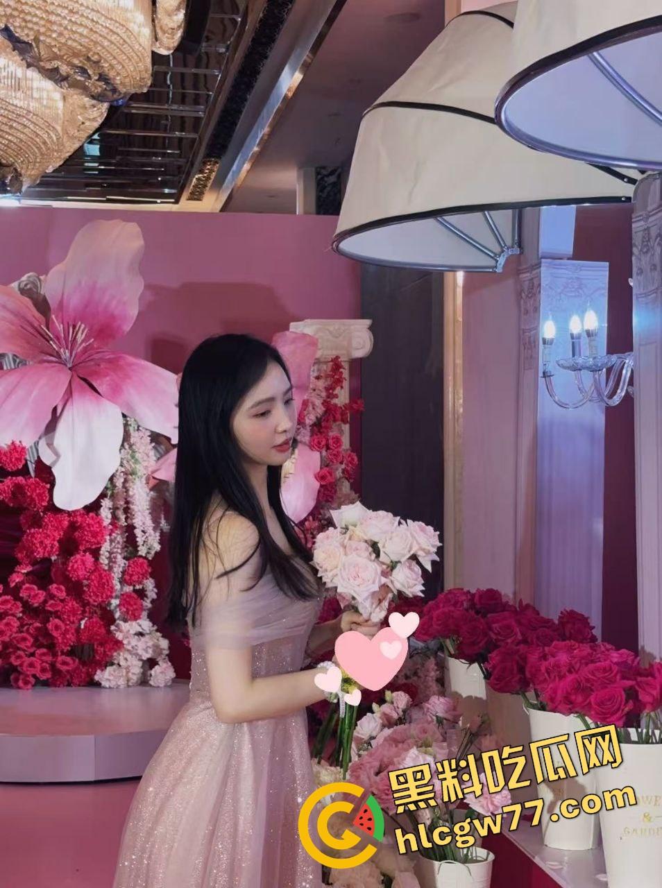 浙江小富婆【赵雪殷】极品女大学生被穷屌爆操视频泄露,骚成这样还敢给人炫!-8