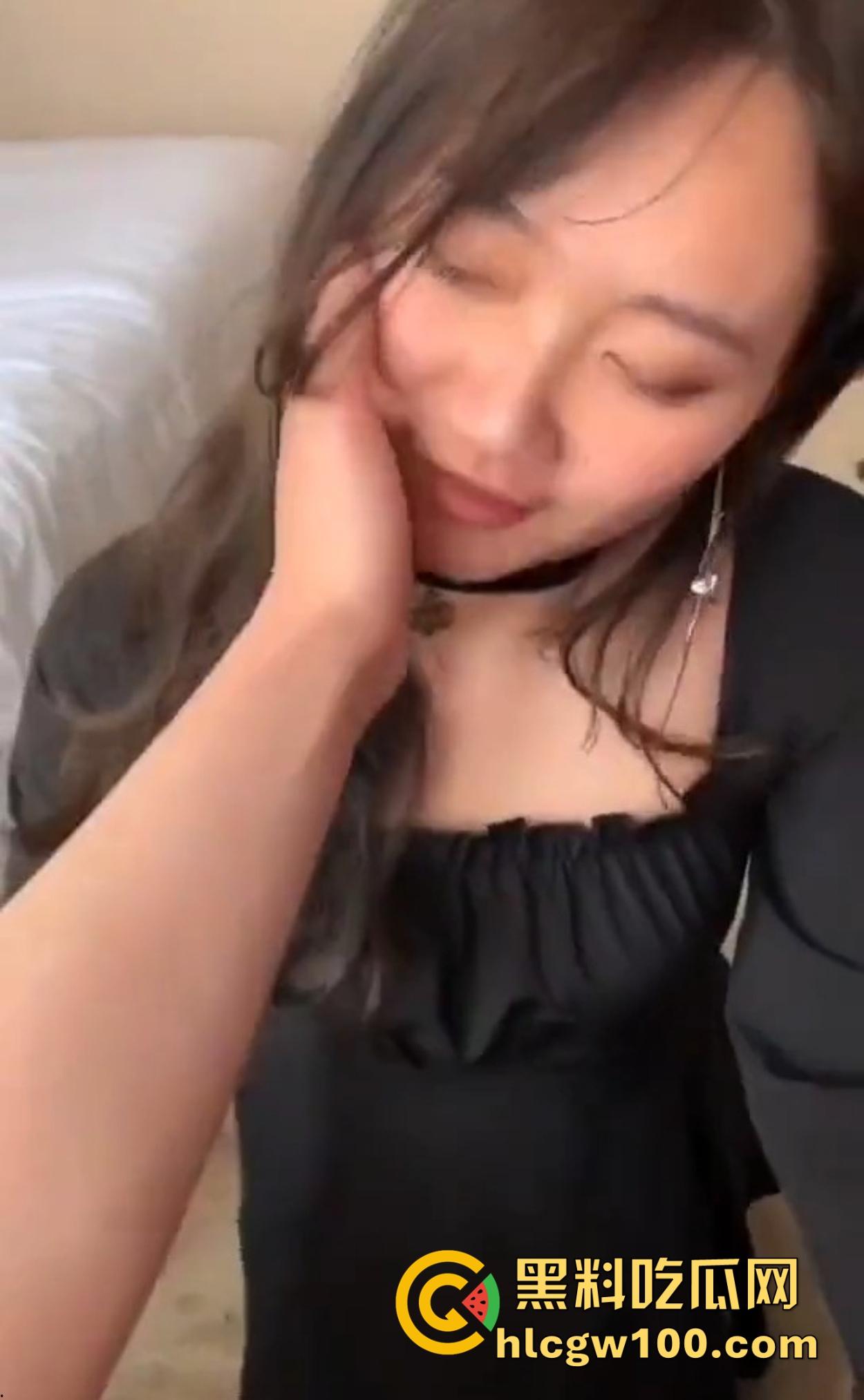 沈阳31岁出轨母狗【黎婉清】生娃后老公常年不在家，小母狗靠网络找乐子，跪着口活一绝，浪到要把骚逼插烂！-1