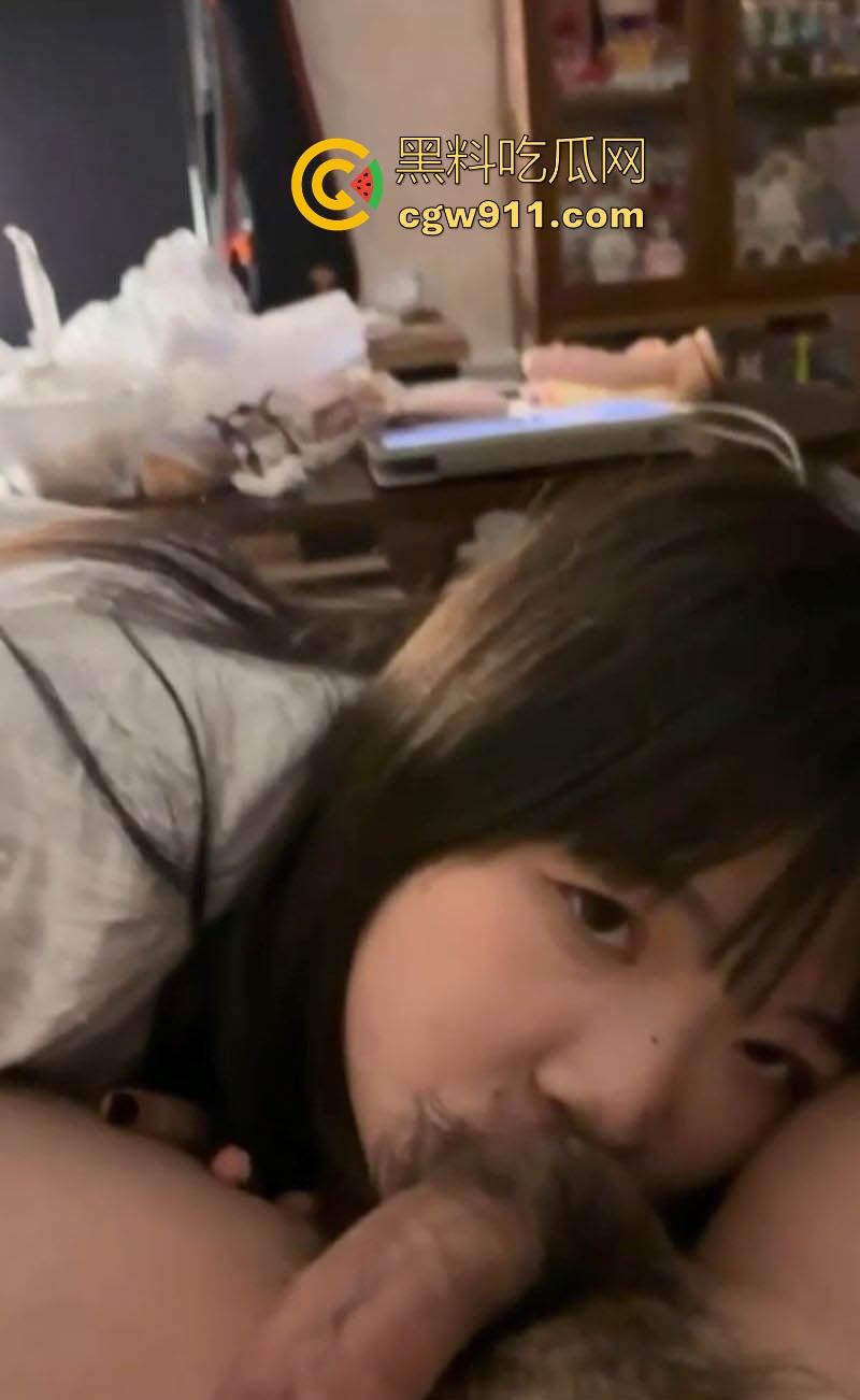 长沙小学教师【刘奕阳】性爱调教视频流出,私下完美暴露淫荡本性,跪地舔脚打桩猛操,呻吟不断!-7