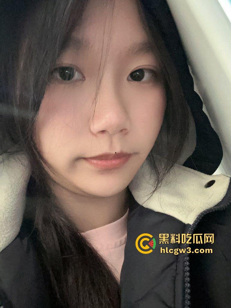 山西清纯女大学生【姜梦璇】私密资源疯传!清纯脸骚货魂,哥哥们的大鸡巴硬得像铁柱,简直玩明白了!-1