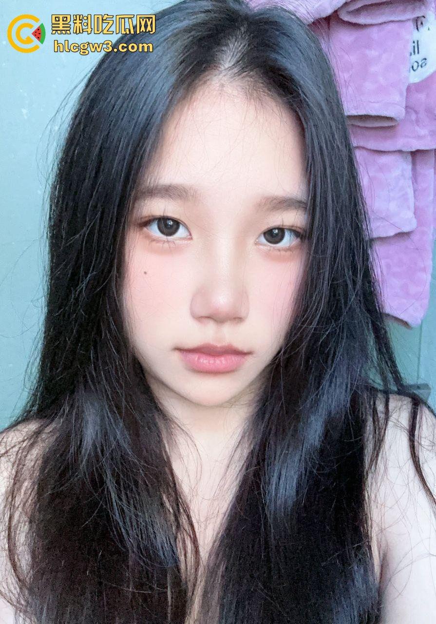 山西清纯女大学生【姜梦璇】私密资源疯传!清纯脸骚货魂,哥哥们的大鸡巴硬得像铁柱,简直玩明白了!-5