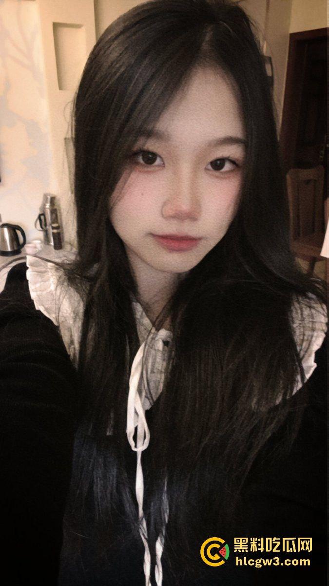 山西清纯女大学生【姜梦璇】私密资源疯传!清纯脸骚货魂,哥哥们的大鸡巴硬得像铁柱,简直玩明白了!-6