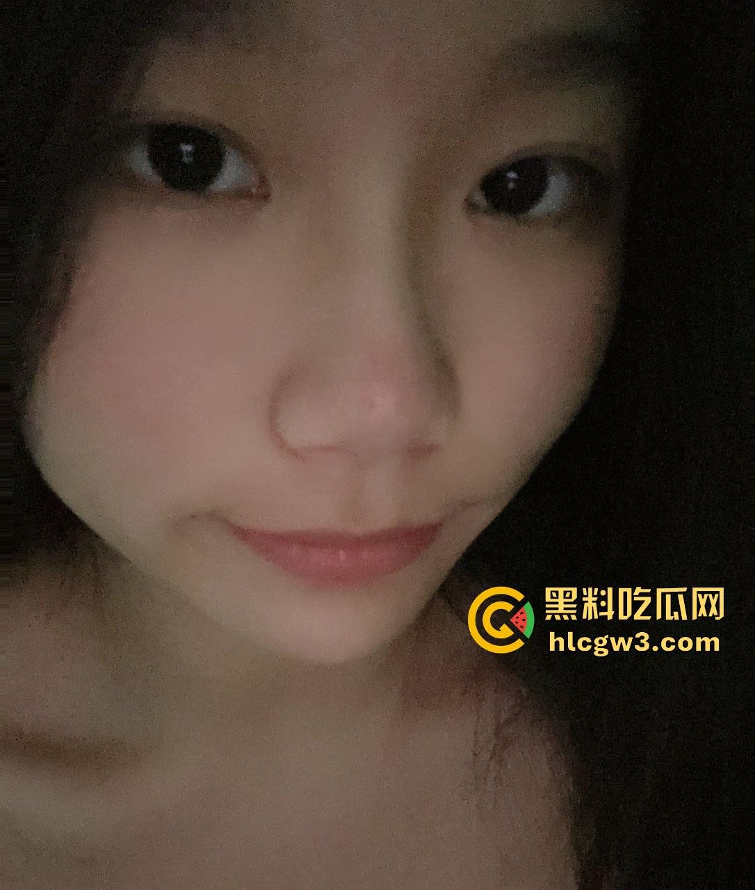 山西清纯女大学生【姜梦璇】私密资源疯传!清纯脸骚货魂,哥哥们的大鸡巴硬得像铁柱,简直玩明白了!-16