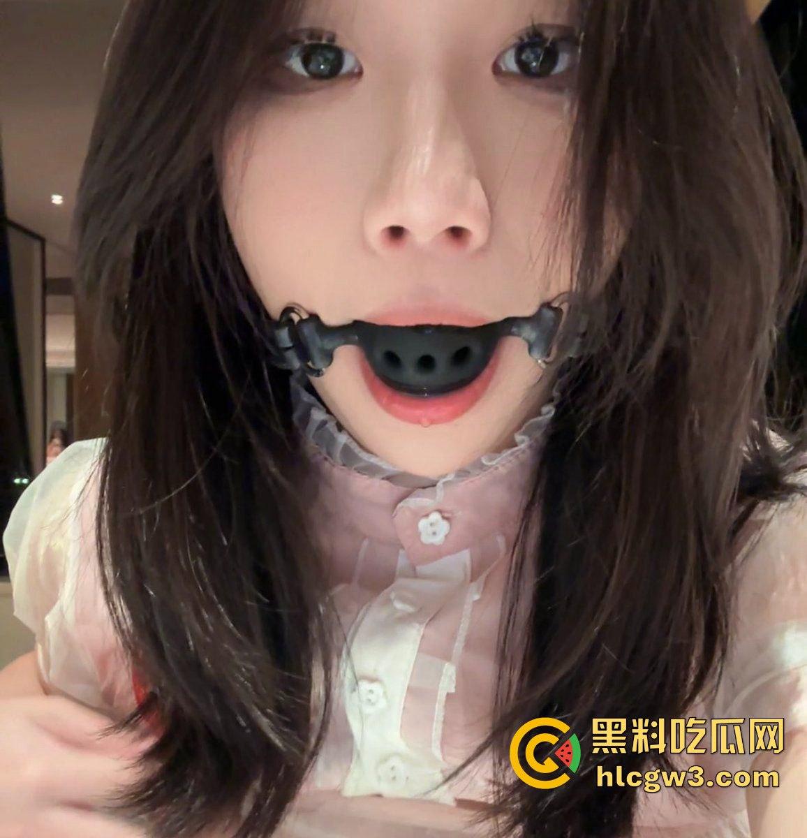 山西清纯女大学生【姜梦璇】私密资源疯传!清纯脸骚货魂,哥哥们的大鸡巴硬得像铁柱,简直玩明白了!-23