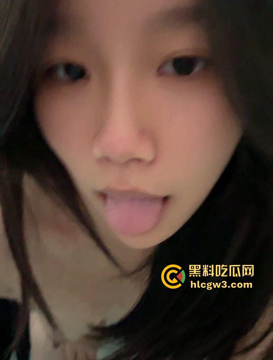 山西清纯女大学生【姜梦璇】私密资源疯传!清纯脸骚货魂,哥哥们的大鸡巴硬得像铁柱,简直玩明白了!-24