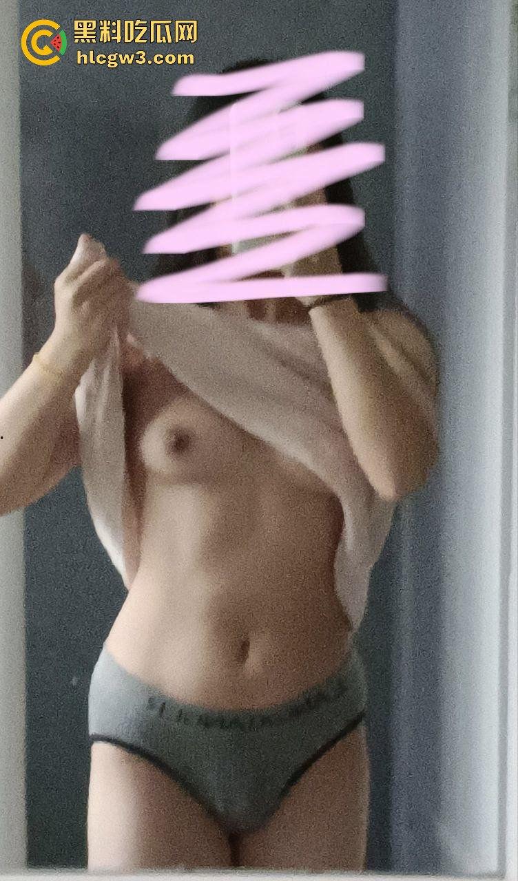 山西清纯女大学生【姜梦璇】私密资源疯传!清纯脸骚货魂,哥哥们的大鸡巴硬得像铁柱,简直玩明白了!-28