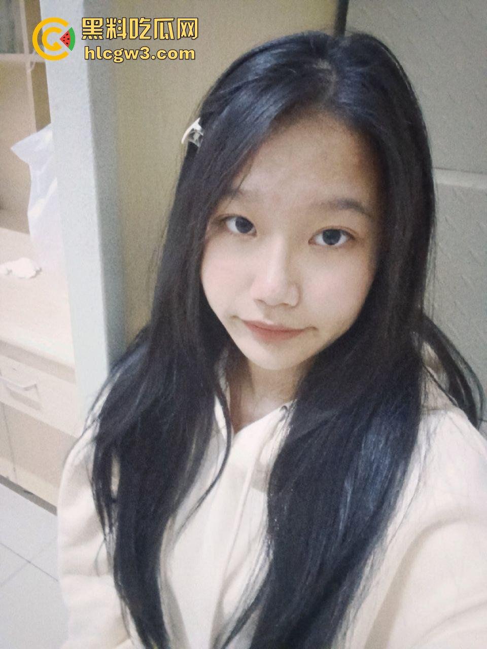 山西清纯女大学生【姜梦璇】私密资源疯传!清纯脸骚货魂,哥哥们的大鸡巴硬得像铁柱,简直玩明白了!-31