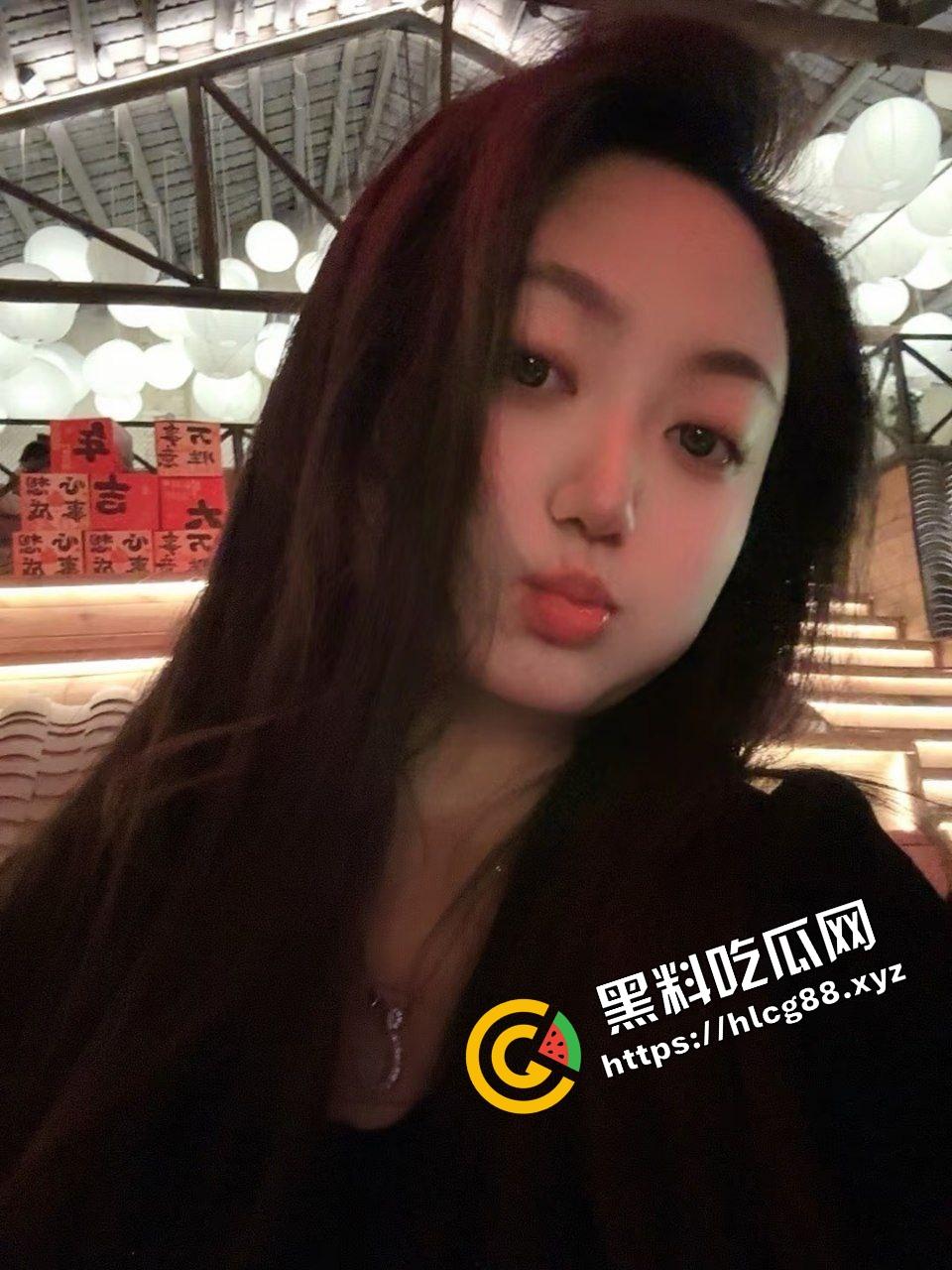 广西纯种骚母狗肉便器【汪诗雅】0元就能带回家各种爆操,对镜淫荡后入暴击骚臀遭曝光!-1