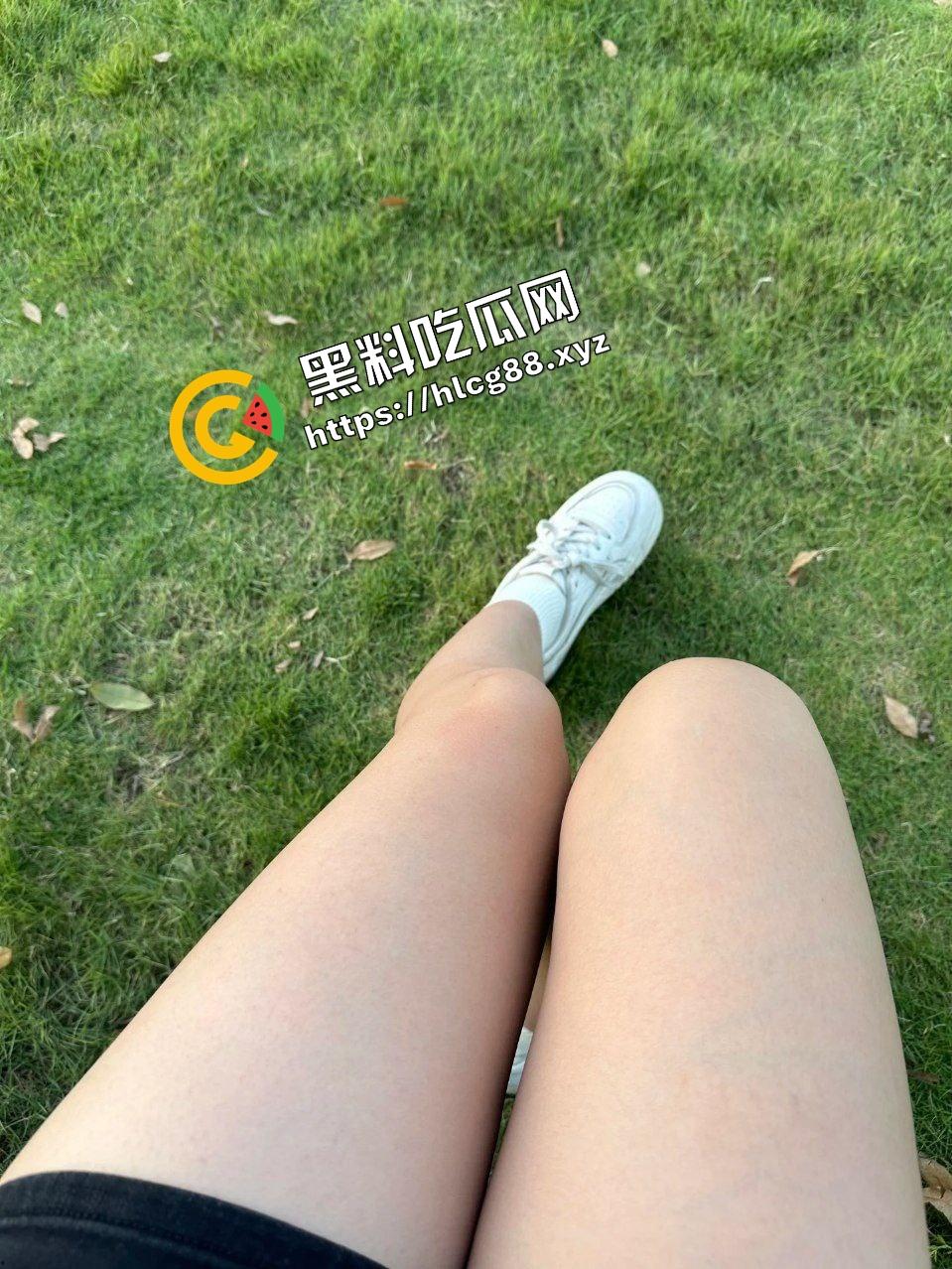 广西纯种骚母狗肉便器【汪诗雅】0元就能带回家各种爆操,对镜淫荡后入暴击骚臀遭曝光!-4