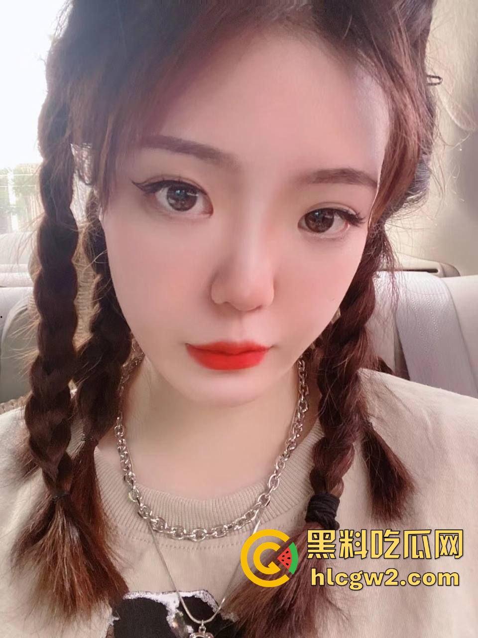 湖北26岁『郭可岚』掰开馒头穴自拍流出 被男友干的翻白眼伸舌头打炮痴态毕露,云盘视频全网疯传!-6