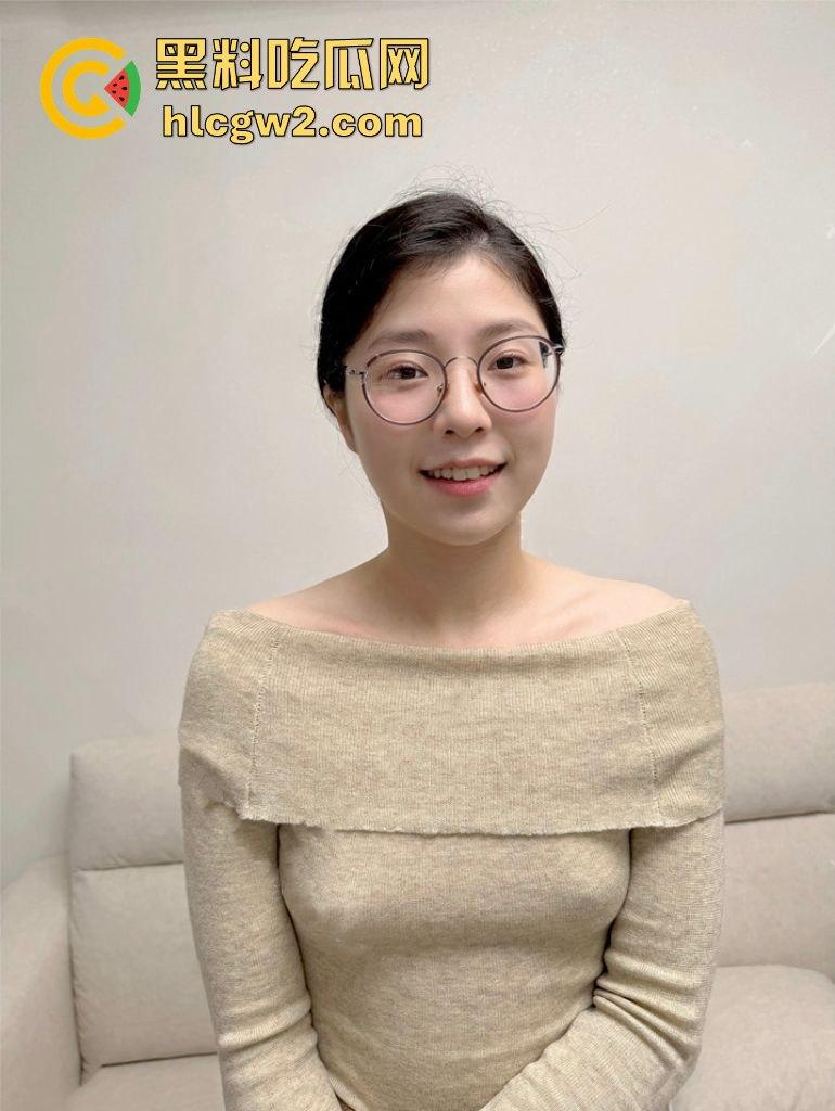 湖北26岁『郭可岚』掰开馒头穴自拍流出 被男友干的翻白眼伸舌头打炮痴态毕露,云盘视频全网疯传!-8