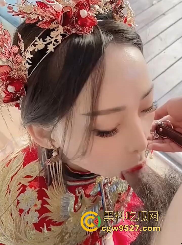 极品人妻熟女【半糖兔兔】新娘做爱视频,翘奶黑毛若隐若现,口交时眼神勾魂,性感身材与反差魅力让人血脉喷张!-1