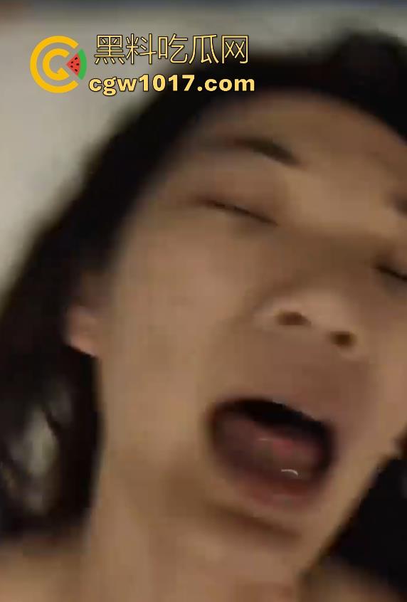 东北师范学大学淫荡小母狗【魏梦】与男友做爱视频曝光,日常花式做爱镜头面前大胆展示小嫩逼,真是应了那句十个眼镜九个骚!-5