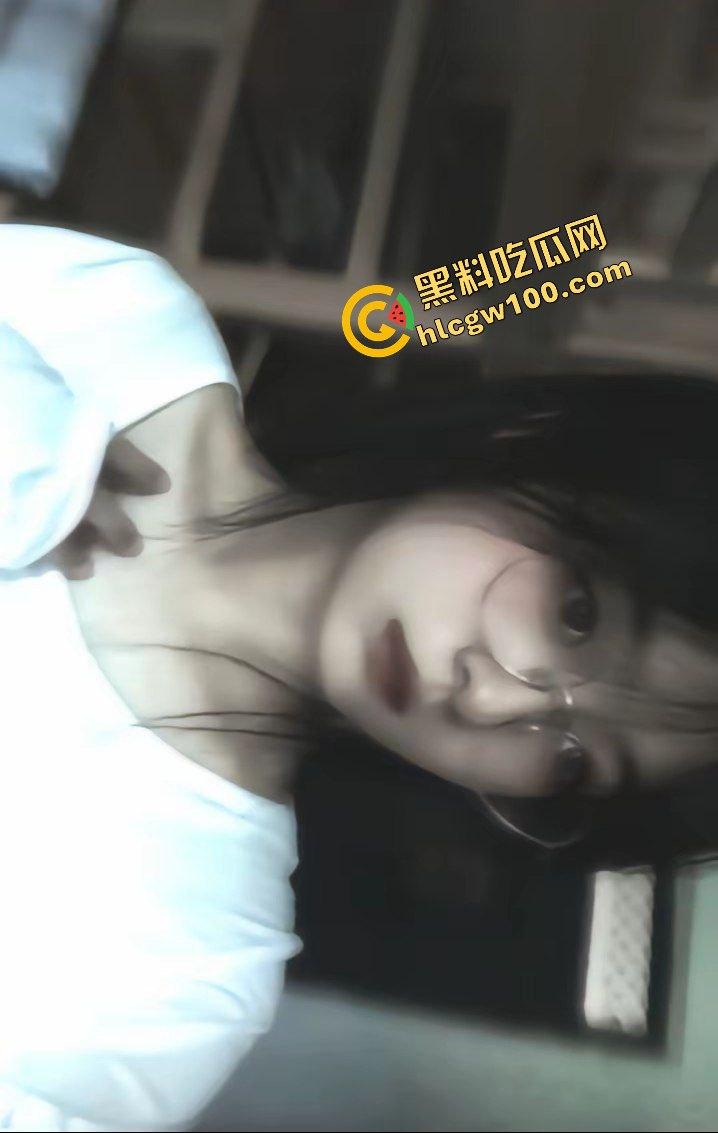 达州高级语文中学反差骚货眼镜妹『空灵』高考失利复读 压力大放假约炮大哥开房做爱!原创独家曝光流出!-5