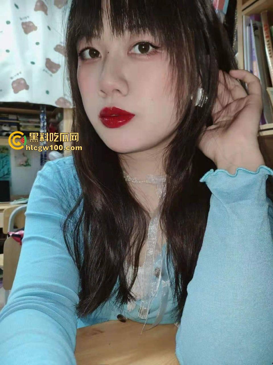 合肥大学【王文婷】性爱视频遭男友曝光,平时嫌男友脏,背地里给炮友口得香!-1