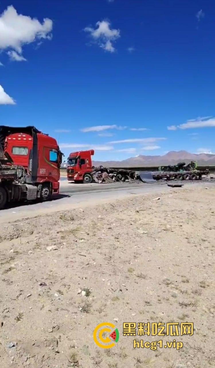 让人揪心！宁夏到西藏安多山高速公路发生惨烈事故 挂车相撞现场一片狼藉-4