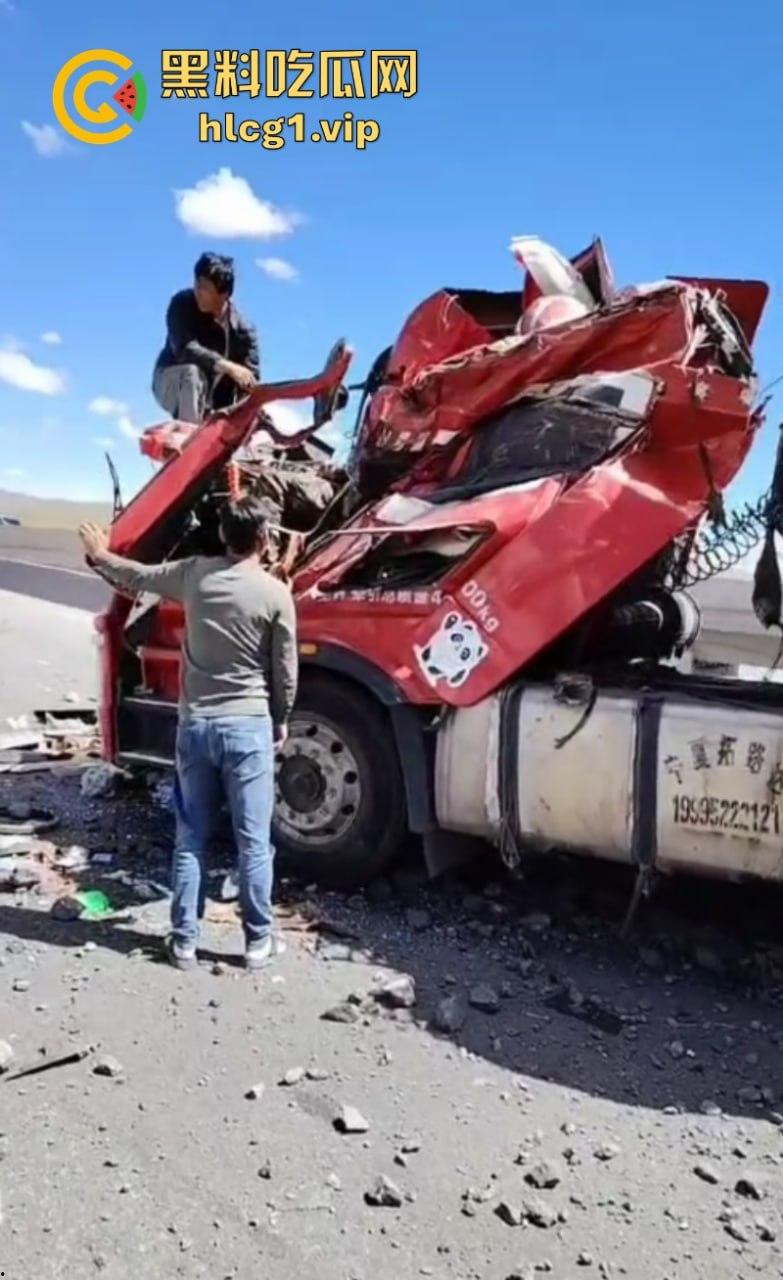 让人揪心！宁夏到西藏安多山高速公路发生惨烈事故 挂车相撞现场一片狼藉-5