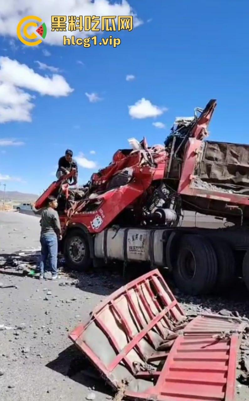让人揪心！宁夏到西藏安多山高速公路发生惨烈事故 挂车相撞现场一片狼藉-8