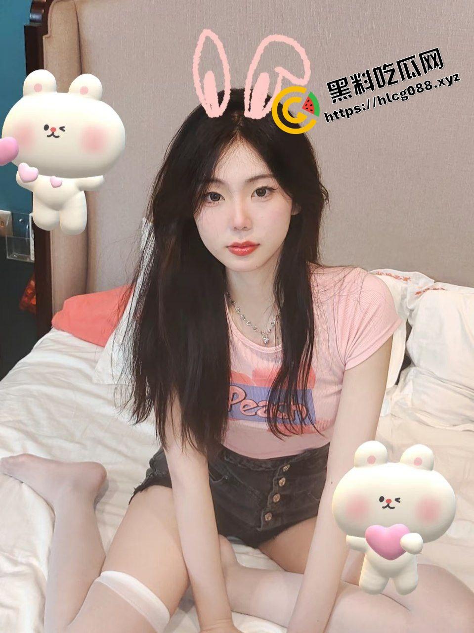 主人各种调教理工学院女学生,线上网调聊骚认错跪地磕头认罪,线下像狗一样牵着SM爬行!-2