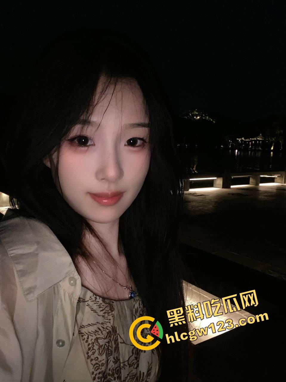 狂撩楼下烟酒店老板娘女儿，男友在外地，她嘴上说不行身体却很诚实半年聊天就为今晚，全程偷拍太带劲！-1