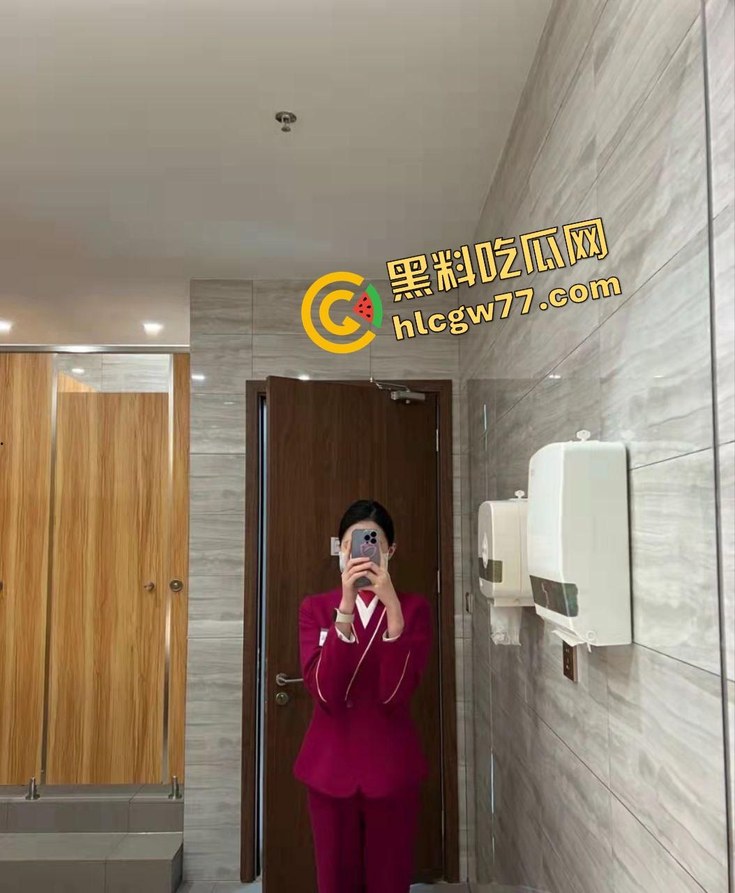 南航空姐变身福利姬,线下酒店金主狂干举牌互动,中出高清画面曝光,一炮5K比飞工资快多了!-3