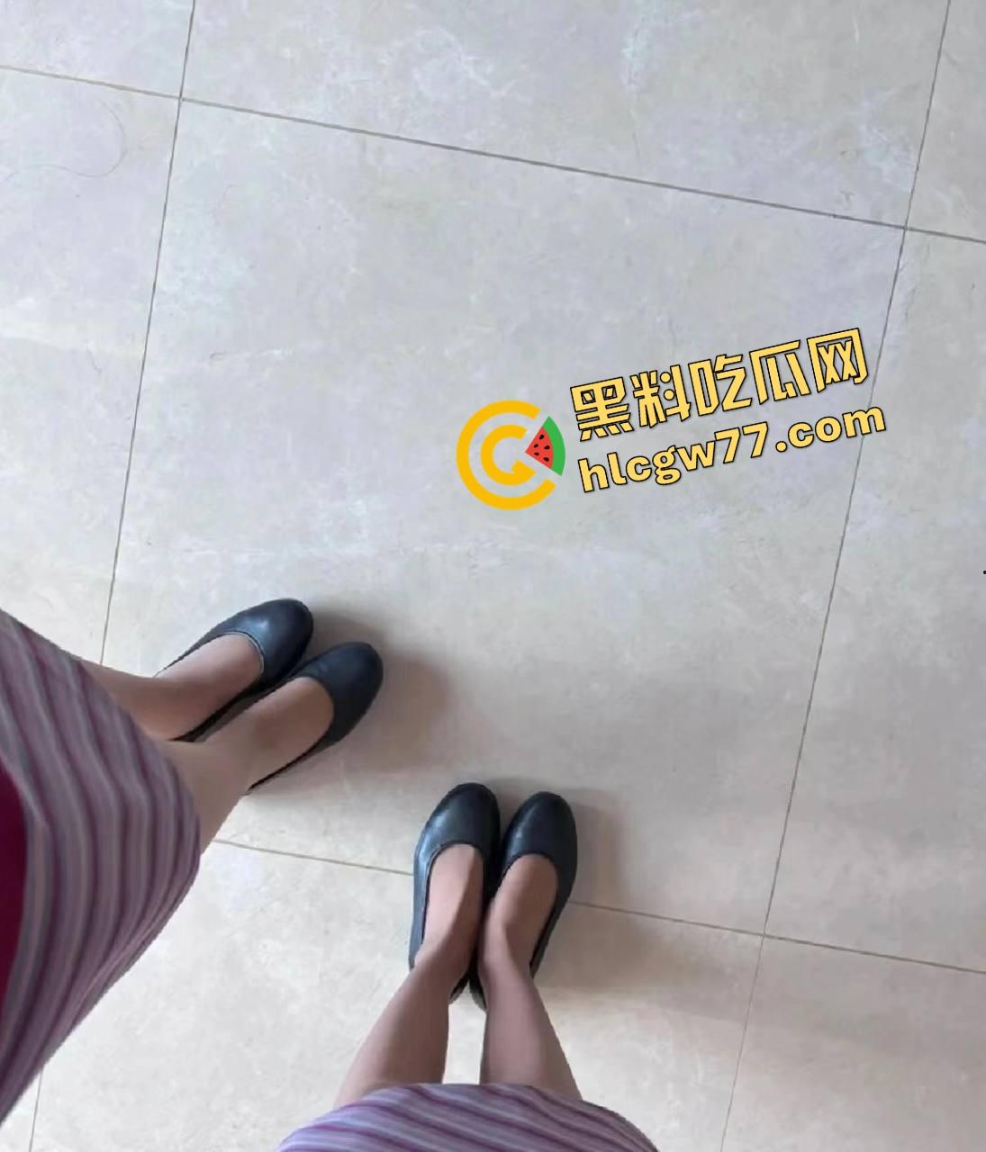 南航空姐变身福利姬,线下酒店金主狂干举牌互动,中出高清画面曝光,一炮5K比飞工资快多了!-10