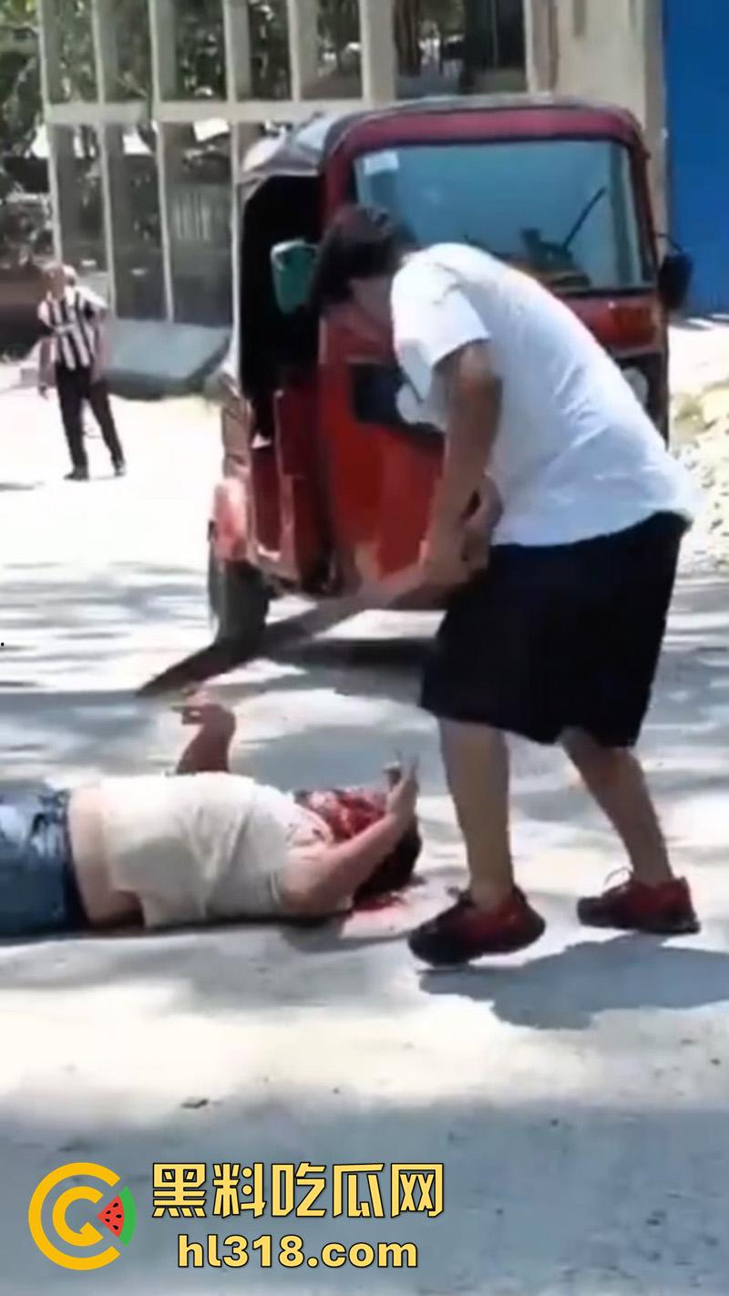 哥伦比亚绿帽男的愤怒,老婆被睡当街砍人,对着脑袋疯狂输出,操别人老婆的代价不小啊!-4