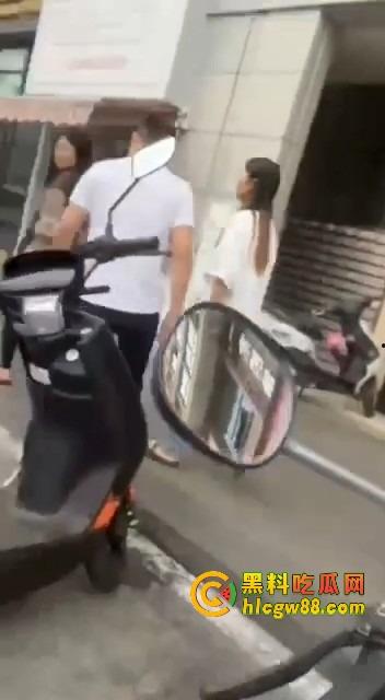 柳州精神小妹在线变刀妹,吵个架掏刀就捅,气势嚣张两刀下去直接教做人!你狂?刀妹更狂!-1