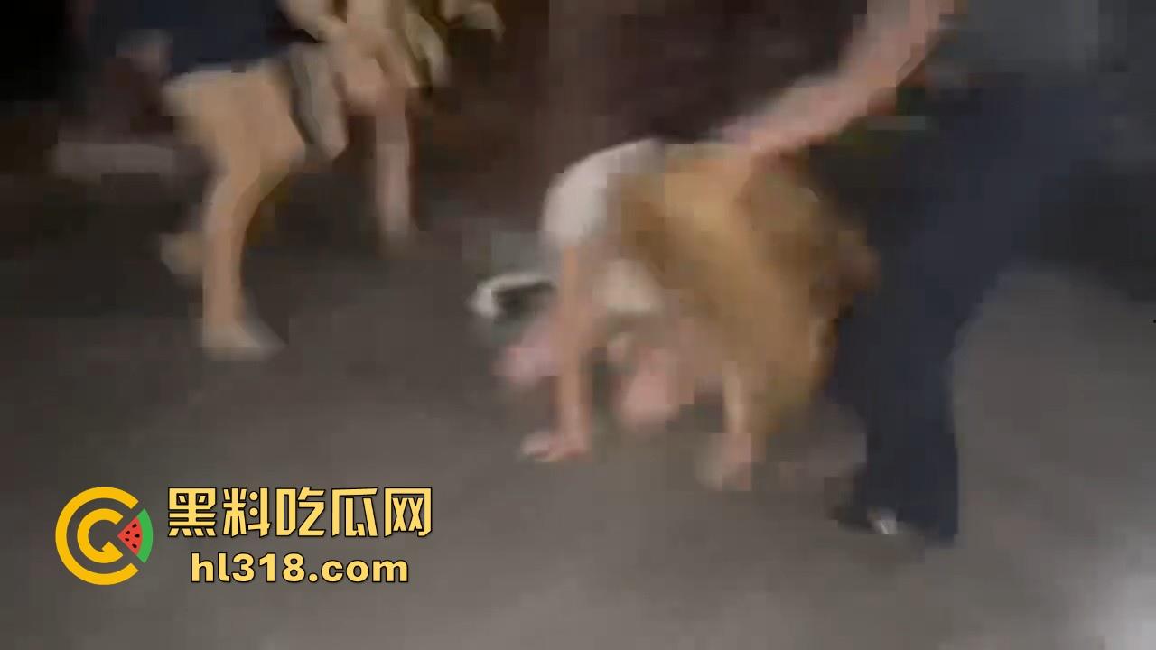 为争男友姐妹们也是大大出手,男的没断干净就和黄毛谈了,前女友就带人打现女友!这男的魅力真大!-3