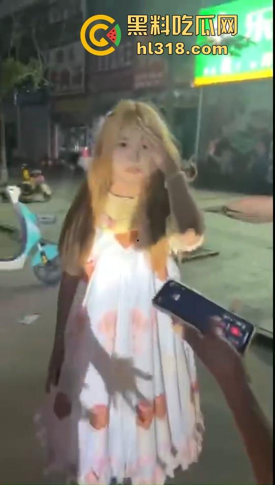 为争男友姐妹们也是大大出手,男的没断干净就和黄毛谈了,前女友就带人打现女友!这男的魅力真大!-7