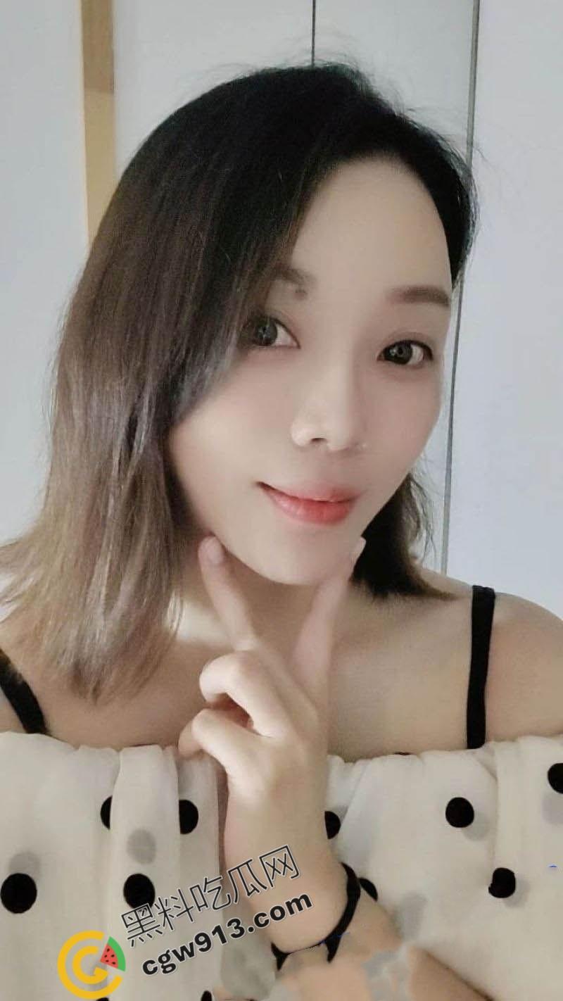 福建女总裁陈凤琴的淫荡人生:白天霸气总裁,晚上豪掷千金点男模陪玩,喜新厌旧,淫靡不堪-2