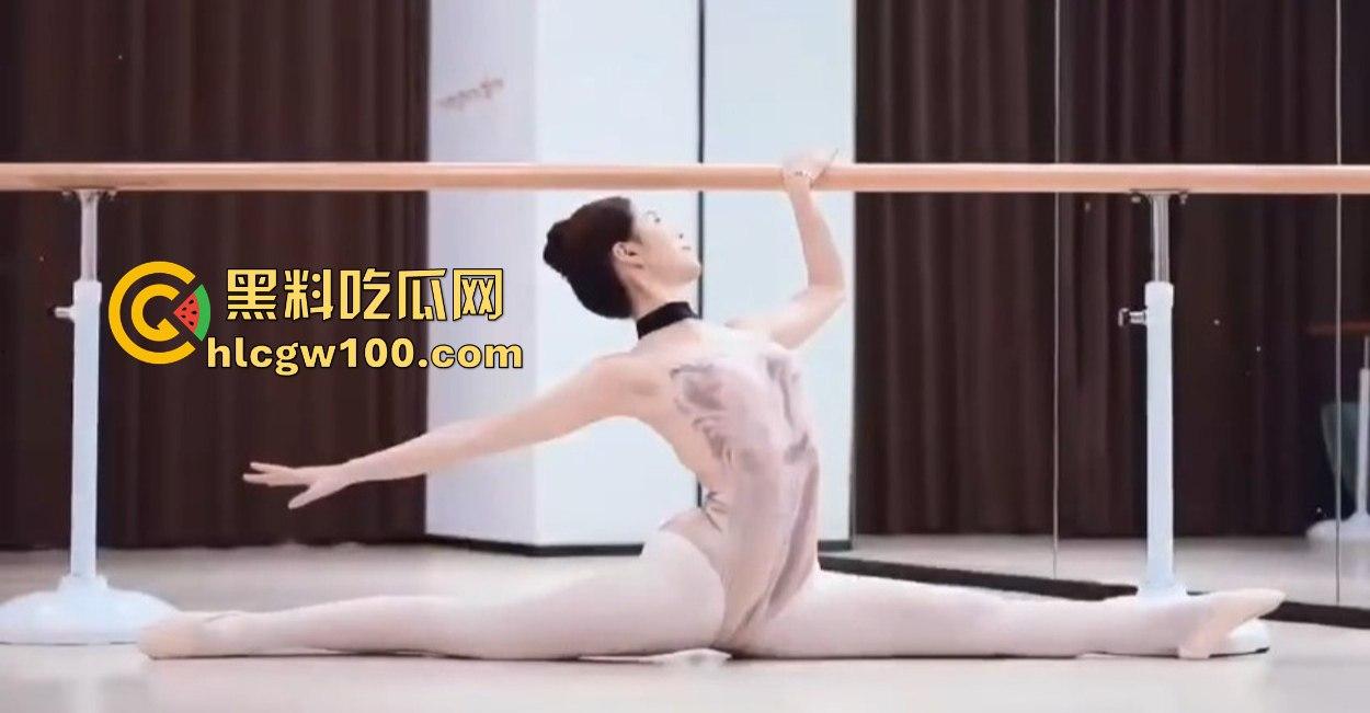 舞蹈妹妹一字马直接劈翻干爹,大长腿柔得跟蛇一样腿一开彩礼翻倍,舔狗看了直接秒,骚货绝活看完不硬算我输!-8