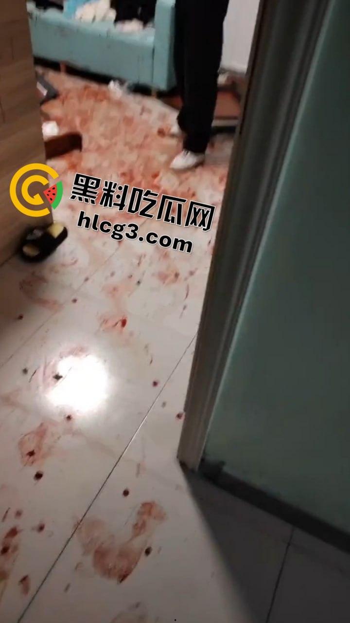 海州血腥夫妻打架现场曝光,门被干倒,血流成河,私密聊天记录全网疯传-13