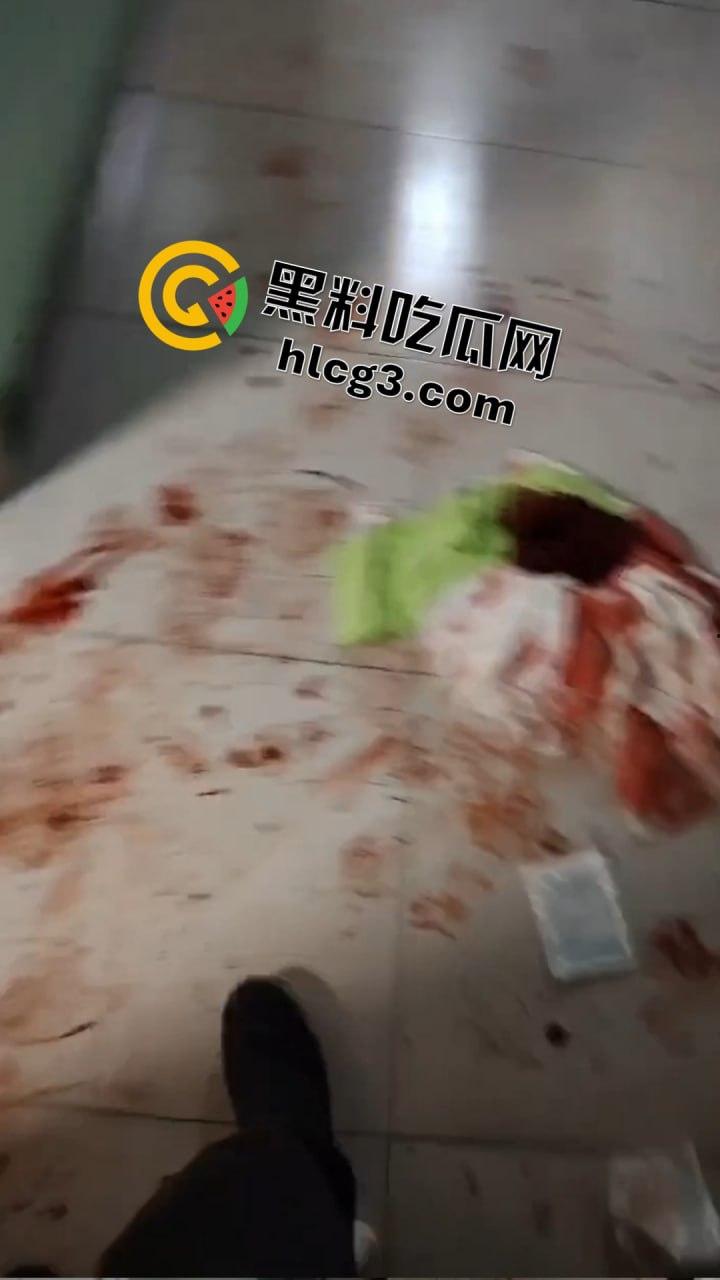 海州血腥夫妻打架现场曝光,门被干倒,血流成河,私密聊天记录全网疯传-15