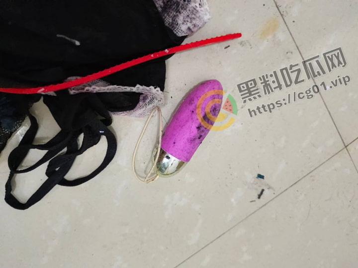 原女大学生宿舍改成男寝 遗留下海量电动玩具 到底是宿舍还是鸡窝?-4