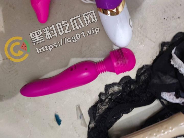 原女大学生宿舍改成男寝 遗留下海量电动玩具 到底是宿舍还是鸡窝?-5