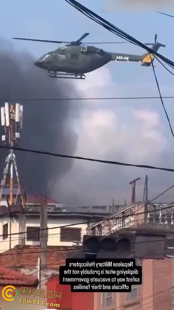 尼泊尔囚犯监狱大逃亡,大会党外交部长被抗议者殴打,街头瞬间变成危机四伏的战场,暴乱失控全国沦陷!-5