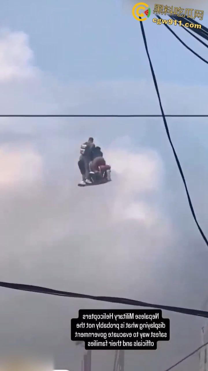 尼泊尔囚犯监狱大逃亡,大会党外交部长被抗议者殴打,街头瞬间变成危机四伏的战场,暴乱失控全国沦陷!-6