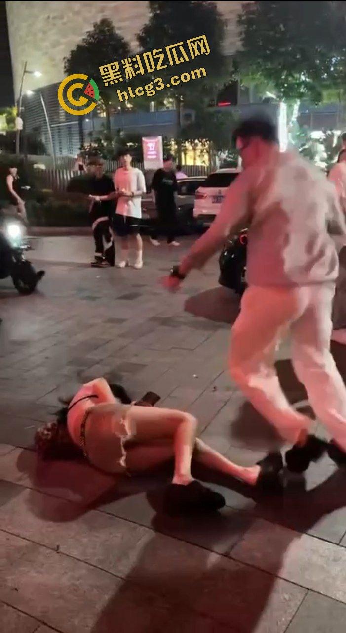 炸裂抓奸事件!厦门福馆李晓彤与男小三被当场捉奸 爆出金句 “她给我舔屌吞精时,你还在哪里打飞机” 气疯后踢打女人-5