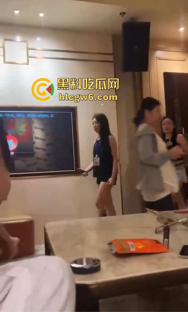 曼谷红浪漫KTV震撼开场，扶手女颜值身材吊打国内选手，青云志还靠谁扶？兄弟们咱们一起去泰国撒币去！-8