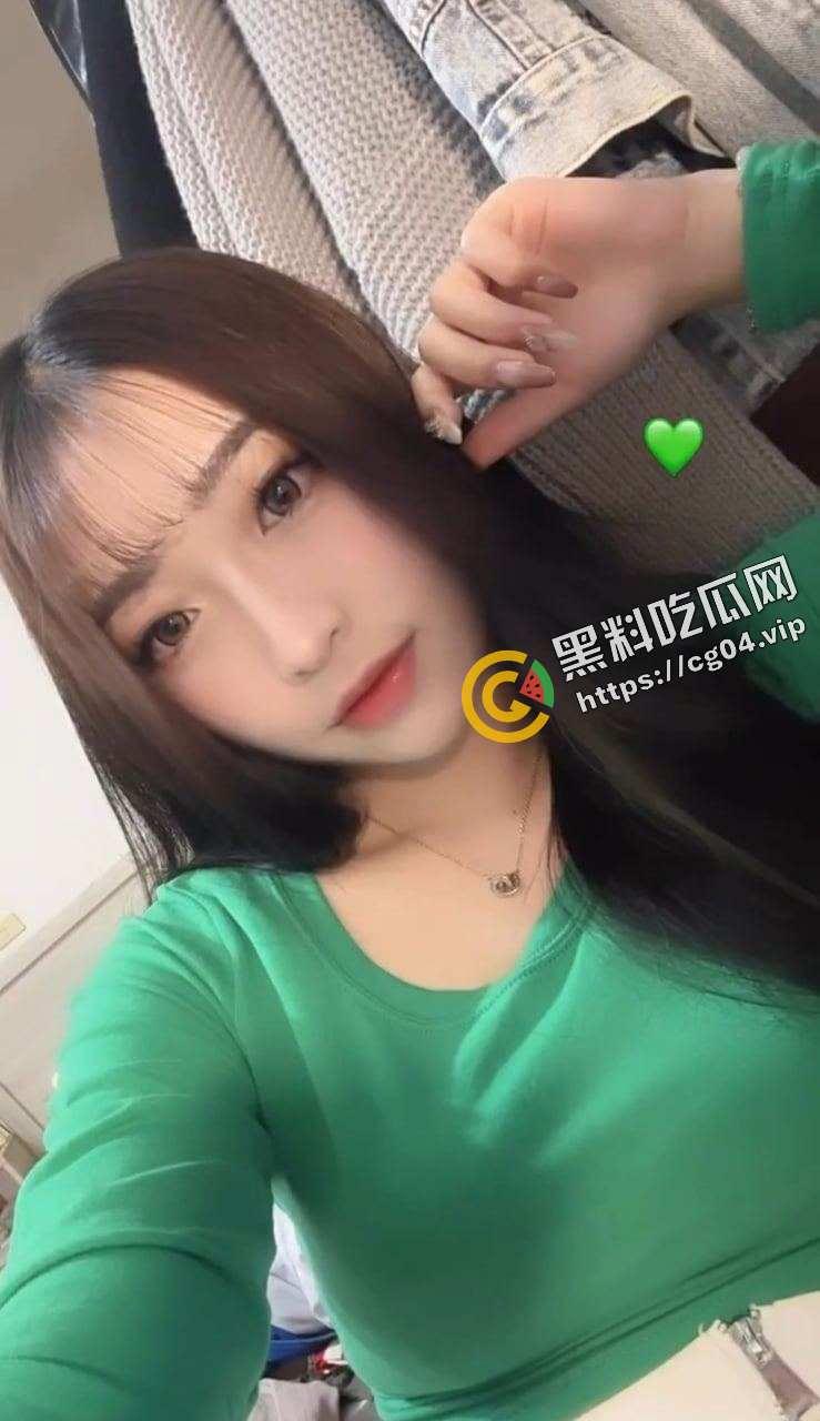 台湾高颜值主播 胡小U IG粉丝七千 私密视频被渣男前男友流出 口爆吞精 蛋糕都做成屌一样的骚货-8