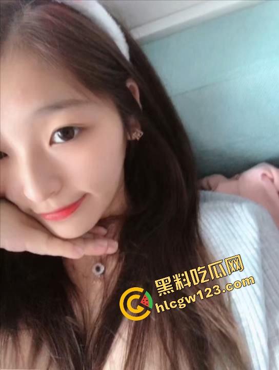 她是南昌最能装的骚货『乔欣玉』金主点菜送上门,浓眉大眼清纯外表,穿包臀裙被金主哥花样调教!-8