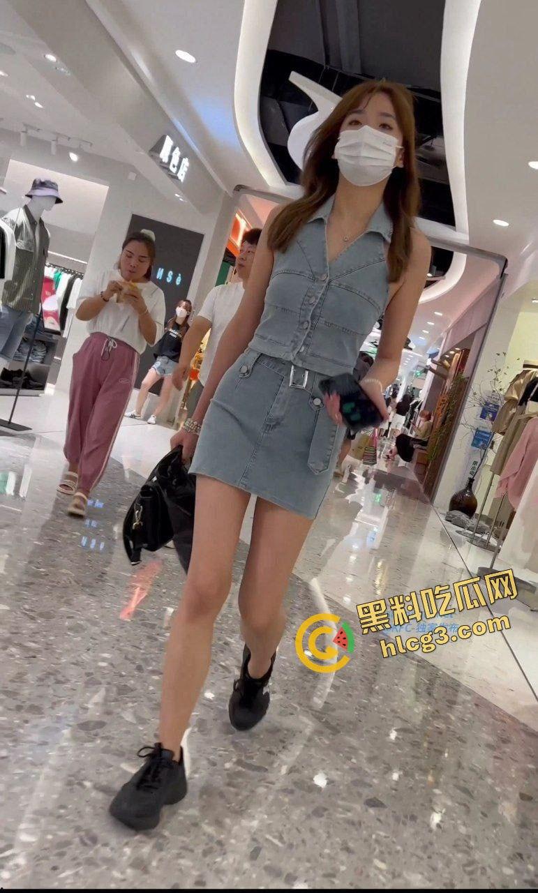 街拍裙底大合集!看看你七夕的想操的白月光女神 下面都花了哪些心思-4