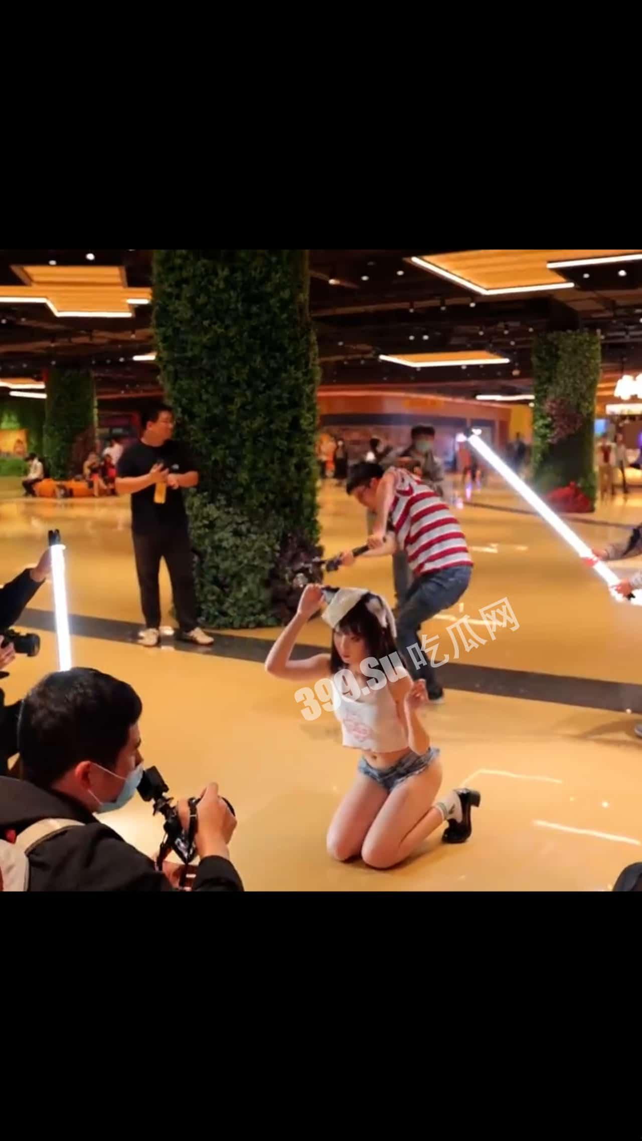 漫展的福利姬们  都是父母的骄傲-7