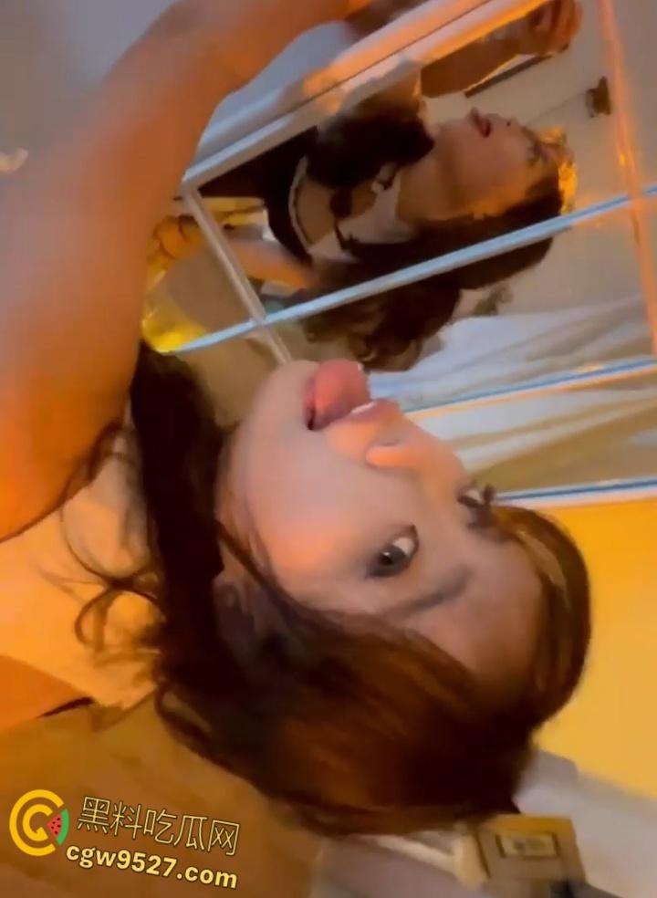 广州大学眼镜妹【吴萌】,被男友调教得乖巧听话,跪地口交后入爆操,眼镜妹玩反差都一套一套的!-4